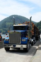  un grumier sur le Detroit Dam
